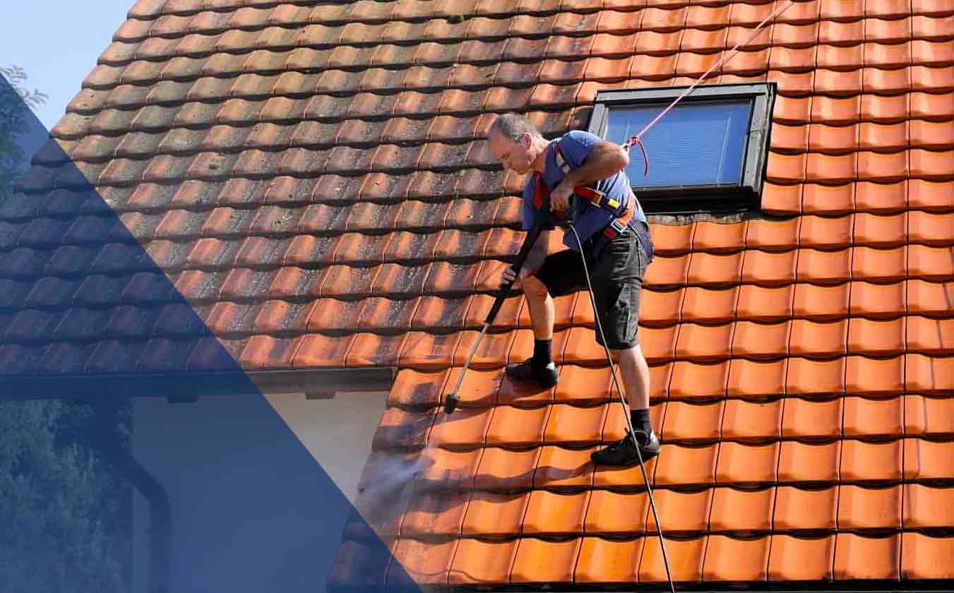 Nettoyage toiture - PROCHIRA ROOFING FAÇADE artisan toiturier couvreur en Belgique : nettoyage, démoussage, traitement anti-mousse toiture. Application d’un revêtement peinture hydrofuge coloré de toit intervention en BELGIQUE: région Flamande, Wallonne et Bruxelles….
