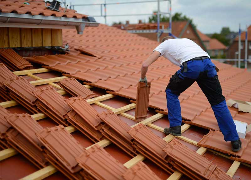 PROCHIRA ROOFING FAÇADE : Travaux de couverture, zinguerie, entretien toiture : nettoyage, démoussage et peinture hydrofuge toiture, étanchéité toit plat terrasse roofing, travaux de charpente, ravalement peinture façade, imperméabilisation façade et nettoyage des extérieurs dans toute la Belgique : région Flamande, Wallonne et Bruxelles….