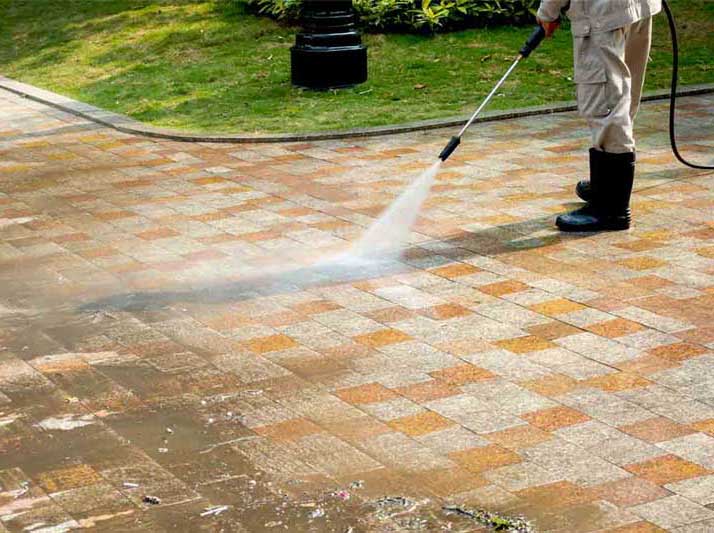 couvreur toiturier roofer en Belgique : Travaux de couverture, zinguerie, entretien toiture : nettoyage, démoussage et peinture hydrofuge toiture, étanchéité toit plat terrasse roofing, travaux de charpente, ravalement peinture façade, imperméabilisation façade et nettoyage des extérieurs dans toute la Belgique : région Flamande, Wallonne et Bruxelles….